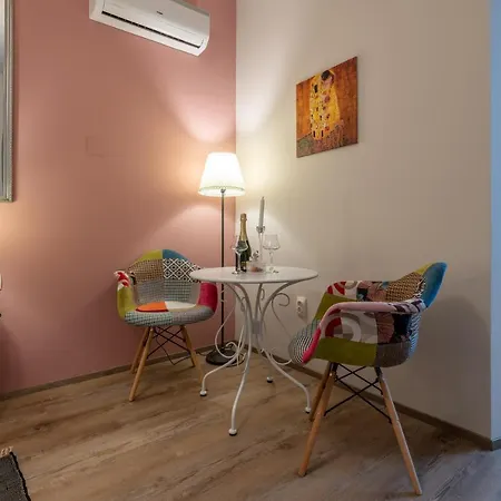 Old Romantic 4 With Free Private Parking Апартаменты *