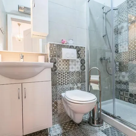 Old Romantic 4 With Free Private Parking Апартаменты *