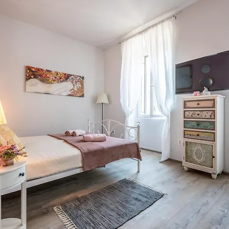 Old Romantic 4 With Free Private Parking Апартаменты *