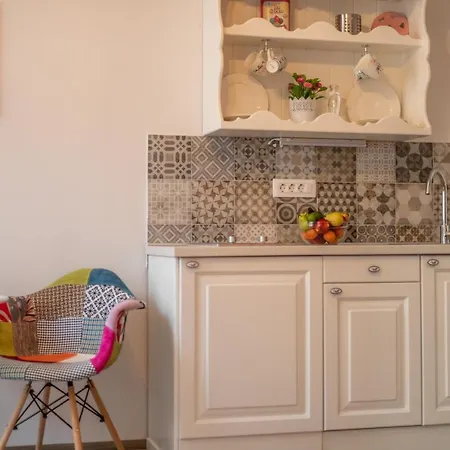 Апартаменты Old Romantic 4 With Free Private Parking Пула