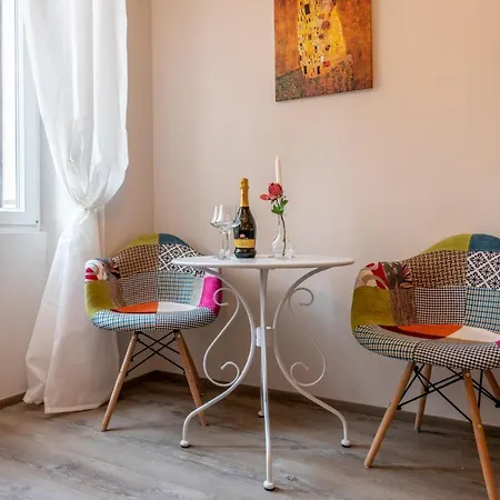 Old Romantic 4 With Free Private Parking Апартаменты *