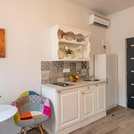 Old Romantic 4 With Free Private Parking * Пула