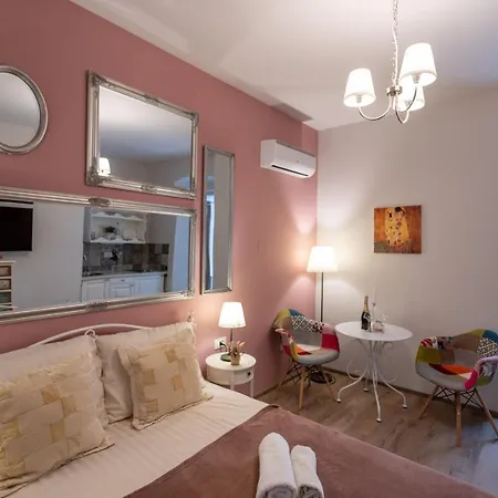 Апартаменты Old Romantic 4 With Free Private Parking *