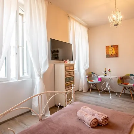 Old Romantic 4 With Free Private Parking Apartman *
