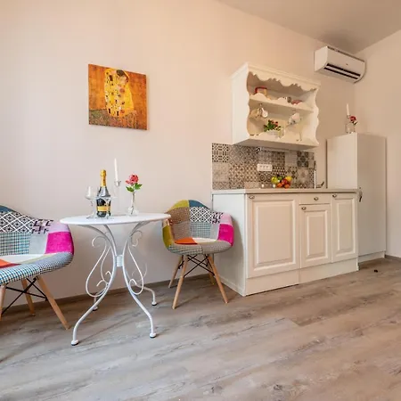 Old Romantic 4 With Free Private Parking Apartman
