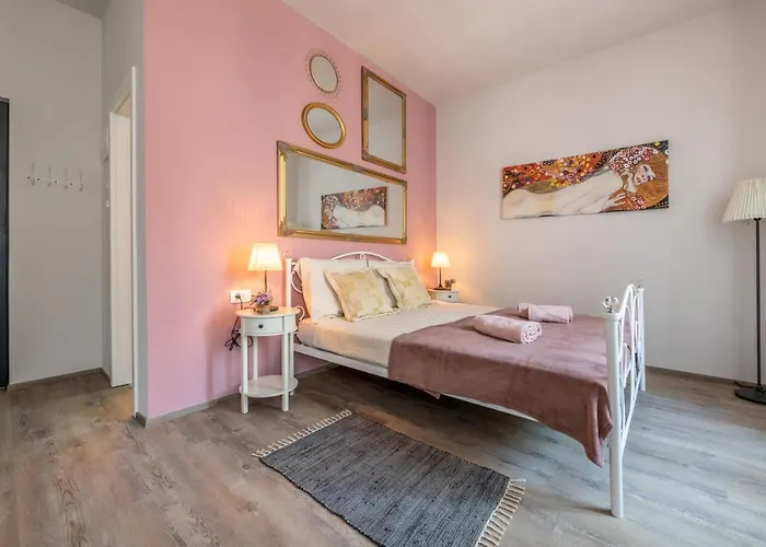 Old Romantic 4 With Free Private Parking Lejlighed *