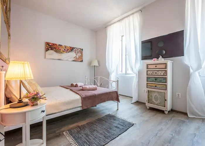 Old Romantic 4 With Free Private Parking Lejlighed *