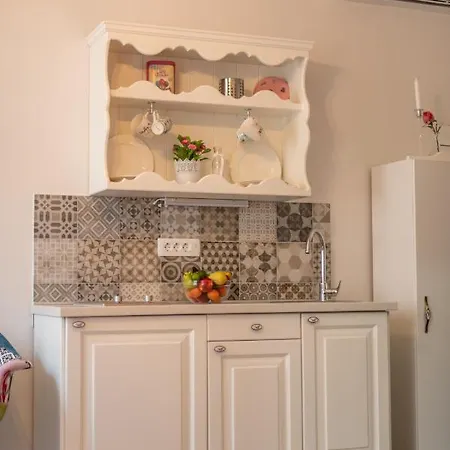 Old Romantic 4 With Free Private Parking Apartment *