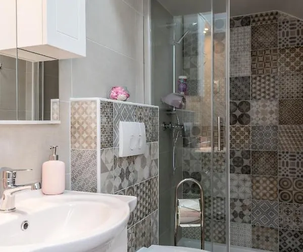 Old Romantic 4 With Free Private Parking 아파트 풀라