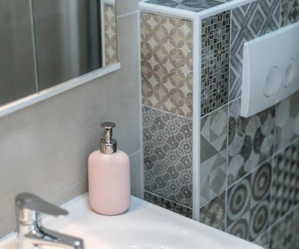 Old Romantic 4 With Free Private Parking 풀라