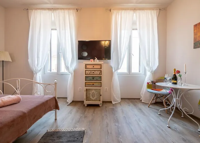 Old Romantic 4 With Free Private Parking 풀라