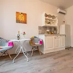 Old Romantic 4 With Free Private Parking Διαμέρισμα